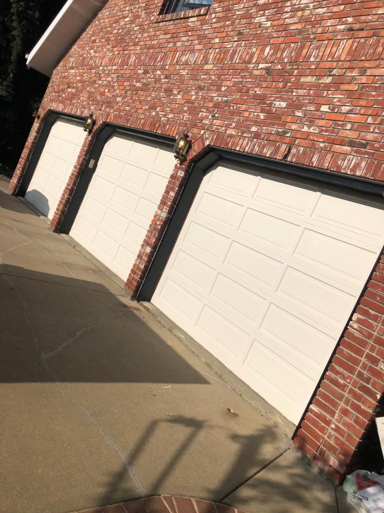 install garage doors Service 24/7 in ​Leduc